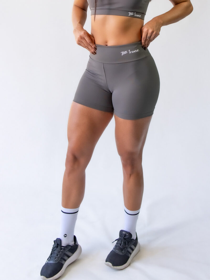 Shorts Classico Cinza Metal
